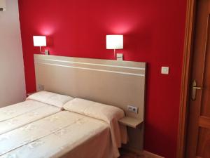 Łóżko lub łóżka w pokoju w obiekcie Hotel Carmen Teresa