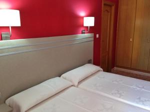 Łóżko lub łóżka w pokoju w obiekcie Hotel Carmen Teresa