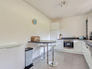 Køkken eller tekøkken på Holiday Home Les Nanous by Interhome + 16 billeder