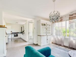 Køkken eller tekøkken på Holiday Home Les Nanous by Interhome