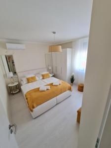 Posteľ alebo postele v izbe v ubytovaní Kolibri Apartman