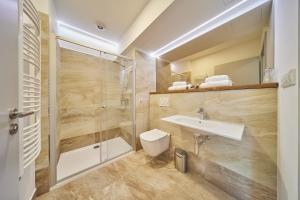 Łazienka w obiekcie Hotel Hertz