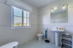 Kúpeľňa v ubytovaní 49-Exclusive Villa With Private Pool & Breathtaking Views in Mijas!