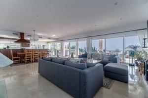 Posedenie v ubytovaní 49-Exclusive Villa With Private Pool & Breathtaking Views in Mijas!