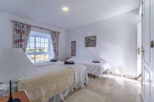Posteľ alebo postele v izbe v ubytovaní 49-Exclusive Villa With Private Pool & Breathtaking Views in Mijas!