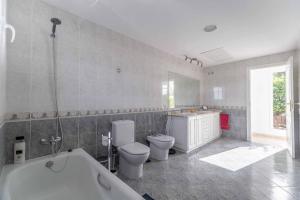 Kúpeľňa v ubytovaní 49-Exclusive Villa With Private Pool & Breathtaking Views in Mijas!