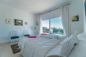 Posteľ alebo postele v izbe v ubytovaní 49-Exclusive Villa With Private Pool & Breathtaking Views in Mijas!