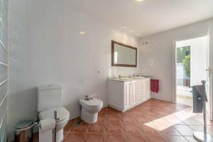 Kúpeľňa v ubytovaní 49-Exclusive Villa With Private Pool & Breathtaking Views in Mijas!