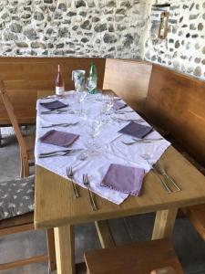 En restaurang eller annat matställe på La Bergerie des Amandiers