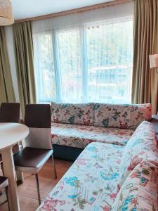 A seating area at Waterside Houses