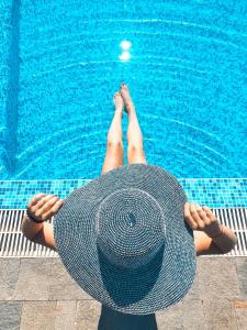 The swimming pool at or close to Waterside Houses