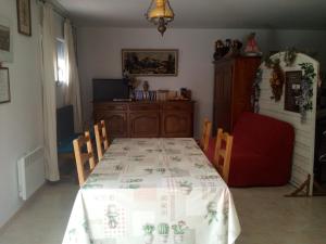 a dining room with a table and a red couch at Grand studio 50M2 Vallée Heureuse in Sorède