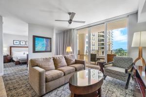 Et sittehjørne på Palm Beach Singer Island Resort & Spa Luxury Suites