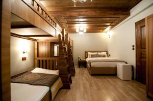 Postel nebo postele na pokoji v ubytování Ferman Konak Hotel-Special Category