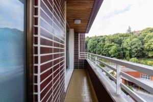 Balkon lub taras w obiekcie New Amara Suite Friends & Families Parking