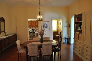 Dining area sa apartment