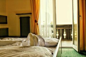 Postel nebo postele na pokoji v ubytování Panoramahotel Unterinnerhof