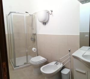 A bathroom at Vecchio Faro Residence
