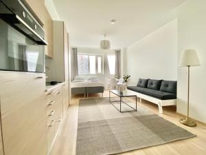 een woonkamer met een bank en een tafel bij City Home Finland Arena Suite - Perfect location with City View in Tampere