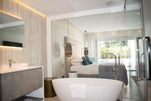 2 Bedroom Luxury Apartment inside Puente Romano Hotel ...