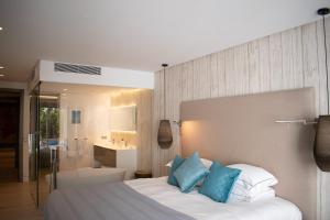 2 Bedroom Luxury Apartment inside Puente Romano Hotel ...