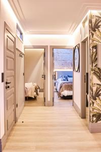 A bed or beds in a room at Apartamentos Pedreira Casa Historica Down Town