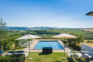 The swimming pool at or close to Villa Candelara