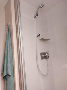 Een badkamer bij Luxe Chalet Lauwersoog