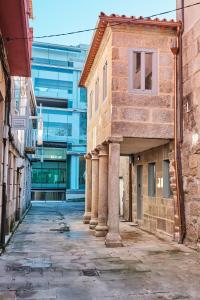 an empty alley with a building in the background at Apartamentos Pedreira Casa Historica Down Town in Pontevedra