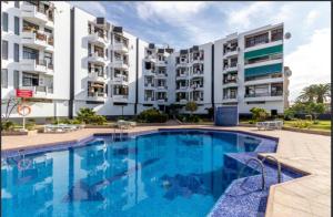 Bazén v ubytování Apartamento en Playa del Ingles CC Yumbo nebo v jeho okolí