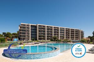 a hotel with a swimming pool in front of a building at Vila Gale Cascais in Cascais