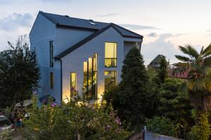 Gallery image of TJ GARDENS in Makhinjauri