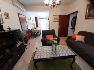 Gallery image of HOUSE-APARTMENTS ELA -MIRCA- FAMILY HOLIDAY in Mirce