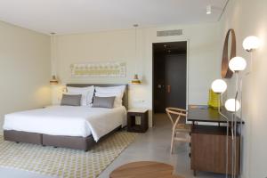 Postel nebo postele na pokoji v ubytování OZADI Tavira Hotel + 37 fotografií