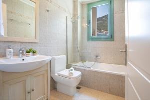 Koupelna v ubytování Ktima Aniforeli Luxury Villas