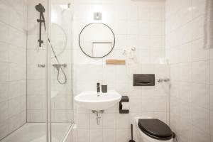 Ett badrum på TM Hotel Düsseldorf