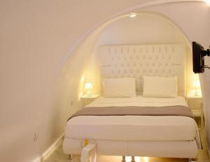 Voodi või voodid majutusasutuse Aeolos Art & Eco Suites Adults Only toas