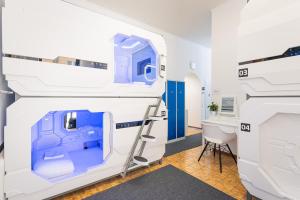 Łóżko lub łóżka w pokoju w obiekcie Space Home Apartment - Central Station # Hauptbahnhof