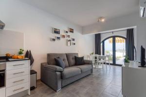 Posezení v ubytování Casa Johan - Apartment with amazing views and terrace garden, AC, fast Fiber Wifi