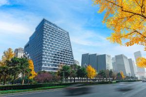 a tall building in the middle of a city at Howard Johnson Hi - Tech Plaza Chengdu in Chengdu