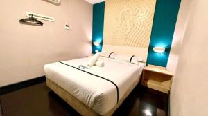 Letto o letti in una camera di Smile Hotel Chow Kit PWTC