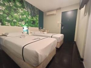 Letto o letti in una camera di Smile Hotel Chow Kit PWTC