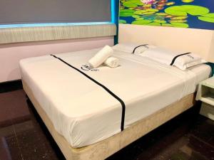 Letto o letti in una camera di Smile Hotel Chow Kit PWTC