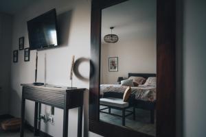 TV a/nebo společenská místnost v ubytování Hotel Hibiscus