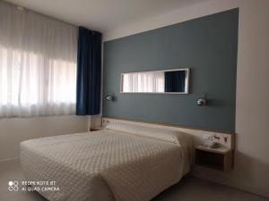 a bedroom with a bed and a window at Hotel Giardino in Breno