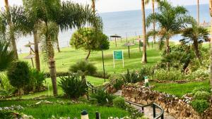 Vonkajšia záhrada v ubytovaní MI CAPRICHO 4C BEACHFRONT -Apartment with sea view - Costa del Sol