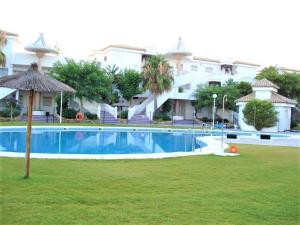 The swimming pool at or close to URBANIZACION EL ATARDECER