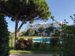 The swimming pool at or close to URBANIZACION EL ATARDECER