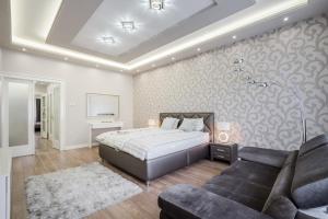 Posteľ alebo postele v izbe v ubytovaní BpR Ethereal Panoramic Suite with A/C & balcony