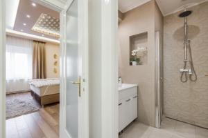 Kúpeľňa v ubytovaní BpR Ethereal Panoramic Suite with A/C & balcony